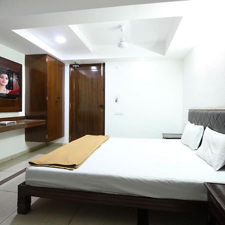 Hotel Seven 아흐메다바드 외부 사진