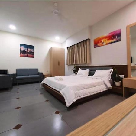 Hotel Seven 아흐메다바드 외부 사진