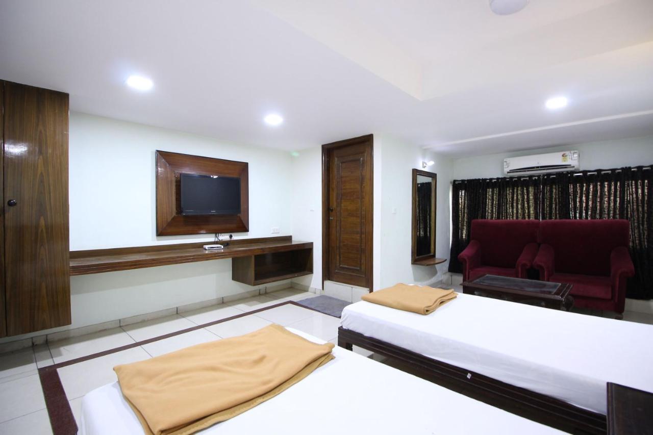 Hotel Seven 아흐메다바드 외부 사진