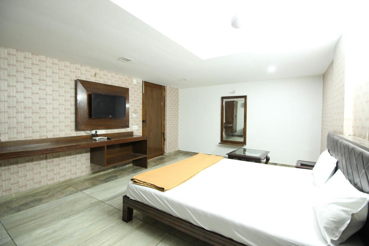 Hotel Seven 아흐메다바드 외부 사진